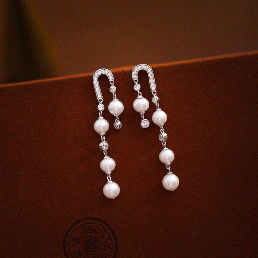 Loop Tassel Pearl Earrings