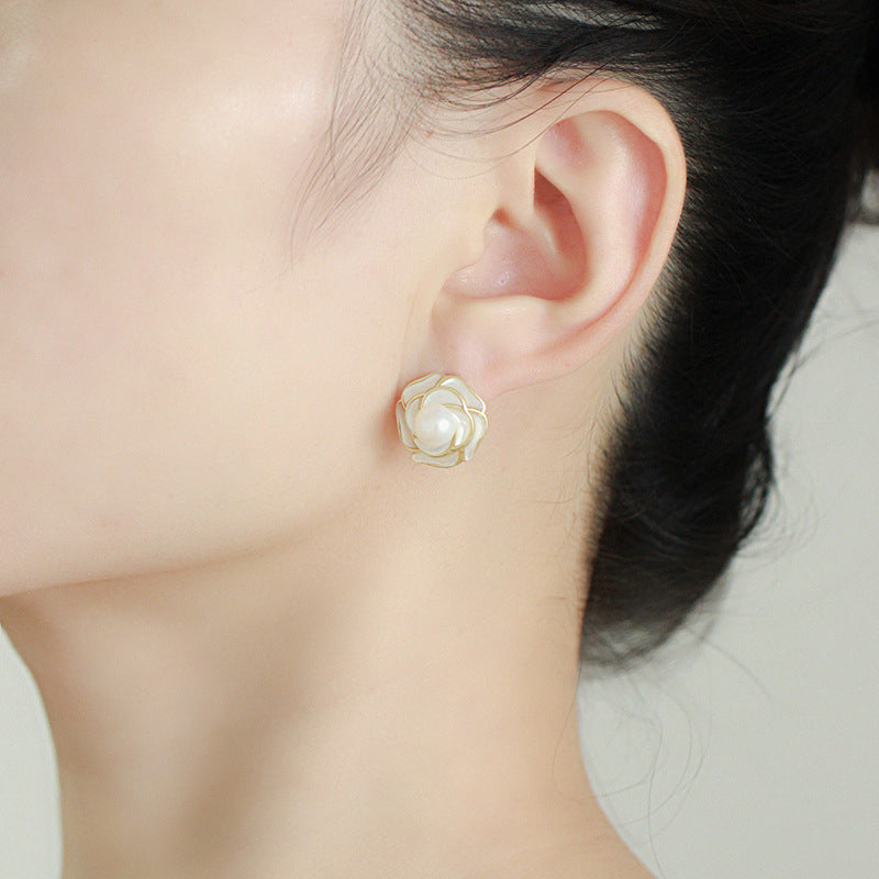 Camellia multi-pearl stud earrings, light luxury, personalized earrings, niche design, Internet celebrity stud earrings, ins, simple and versatile