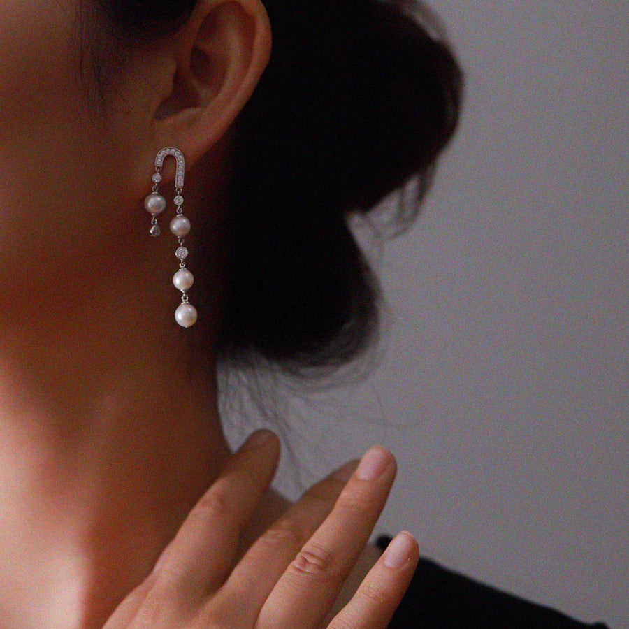 Loop Tassel Pearl Earrings