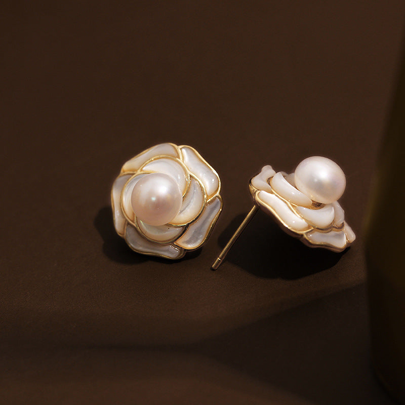 Camellia multi-pearl stud earrings, light luxury, personalized earrings, niche design, Internet celebrity stud earrings, ins, simple and versatile