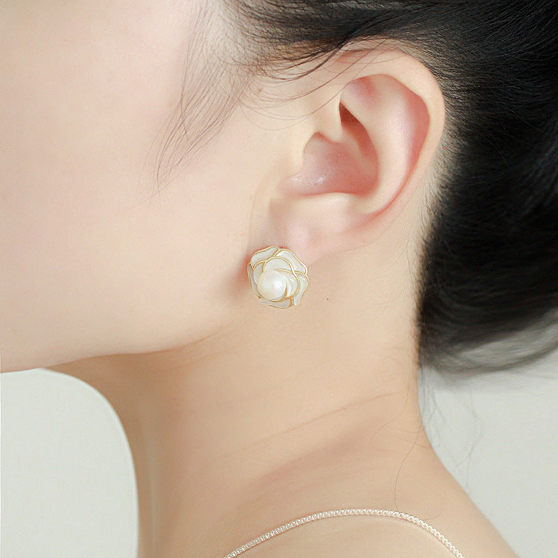 Camellia multi-pearl stud earrings, light luxury, personalized earrings, niche design, Internet celebrity stud earrings, ins, simple and versatile