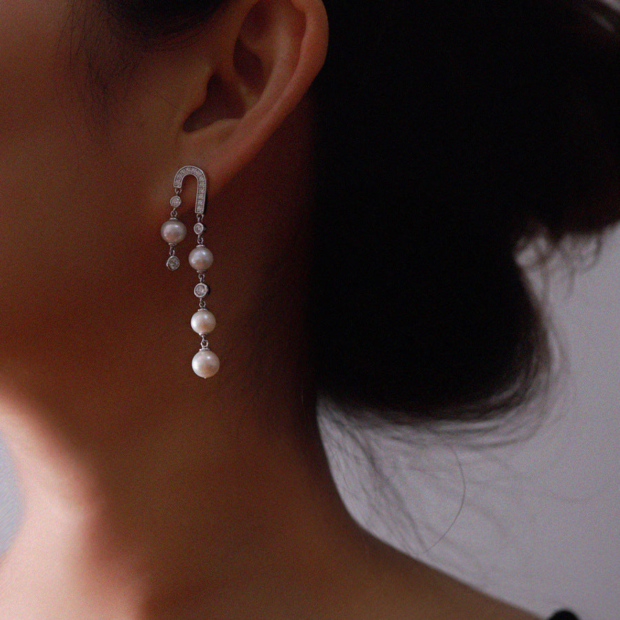 Loop Tassel Pearl Earrings