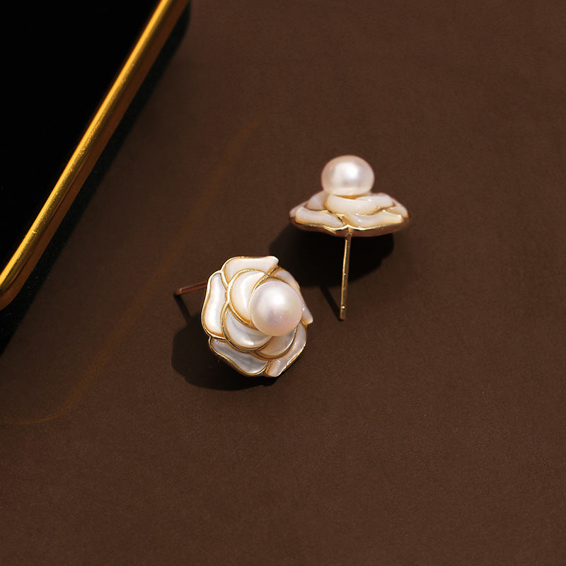 Camellia multi-pearl stud earrings, light luxury, personalized earrings, niche design, Internet celebrity stud earrings, ins, simple and versatile