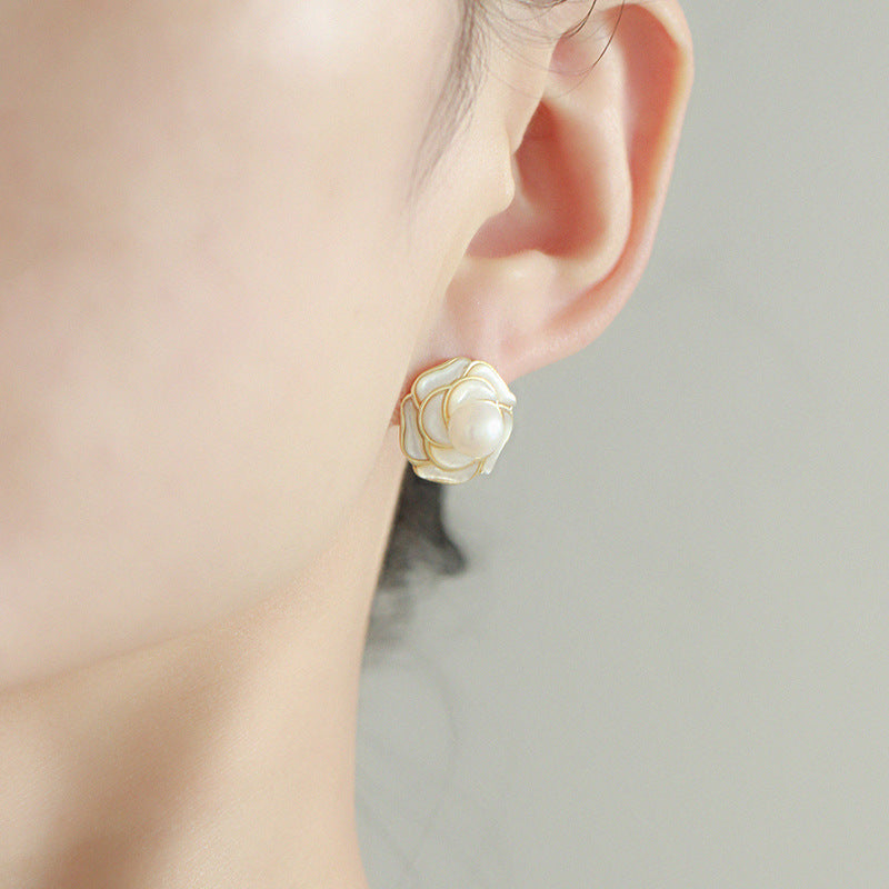 Camellia multi-pearl stud earrings, light luxury, personalized earrings, niche design, Internet celebrity stud earrings, ins, simple and versatile