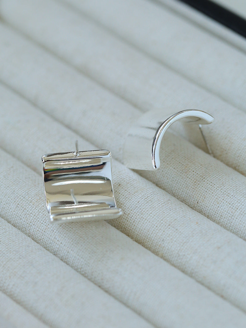 Sleek Arc Chunky Hoop Earrings
