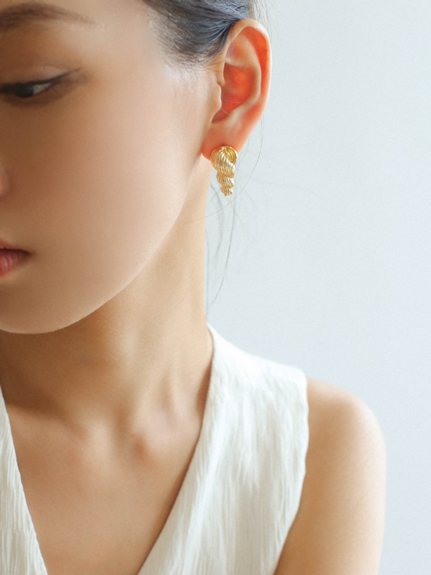 Minimalist Shell Flow Studs Earrings