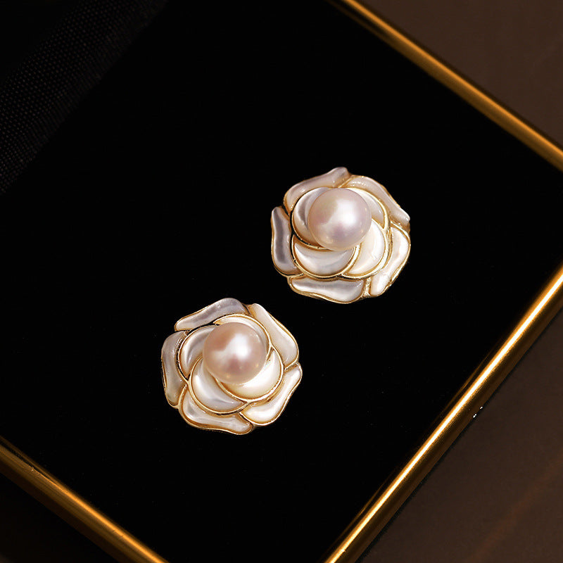 Camellia multi-pearl stud earrings, light luxury, personalized earrings, niche design, Internet celebrity stud earrings, ins, simple and versatile