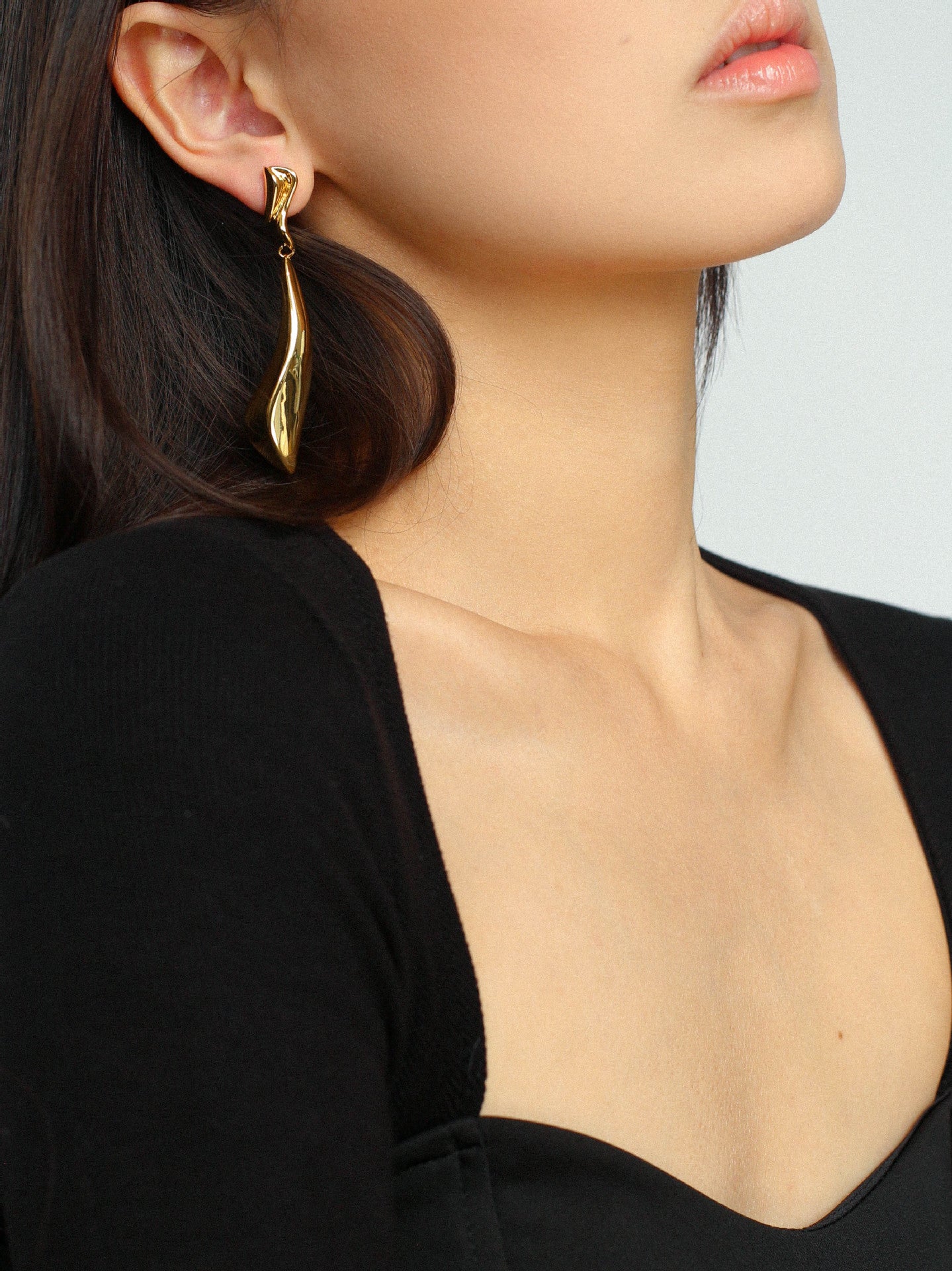 Minimalist Metallic Streamlined Long Earrings