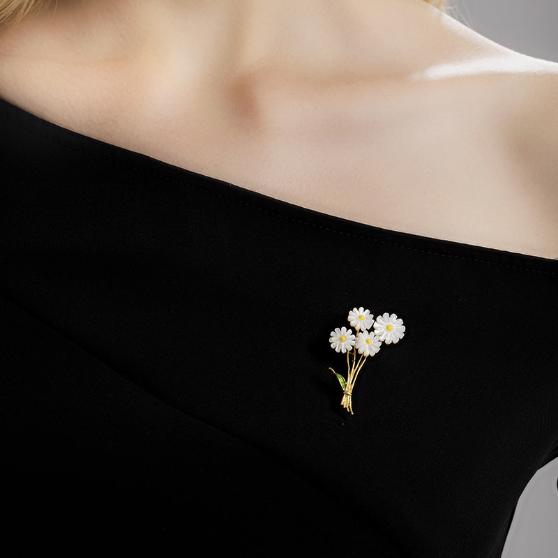 Mother-of-pearl Daisy Brooch
