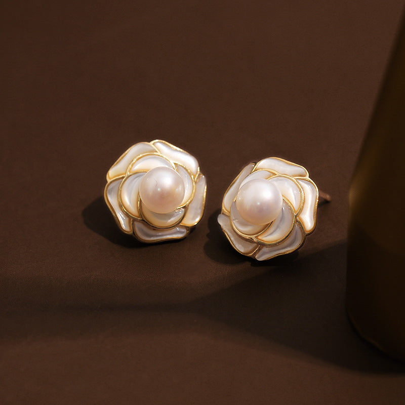 Camellia multi-pearl stud earrings, light luxury, personalized earrings, niche design, Internet celebrity stud earrings, ins, simple and versatile